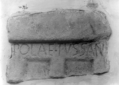 stele funeraria a porta